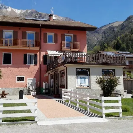 Ledro Lake Suites Mezzolago Buitenkant foto